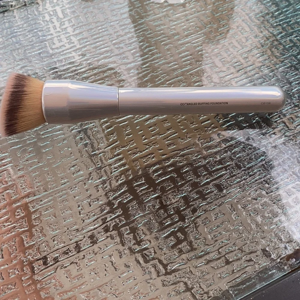 CC + Angled buffing foundation brush